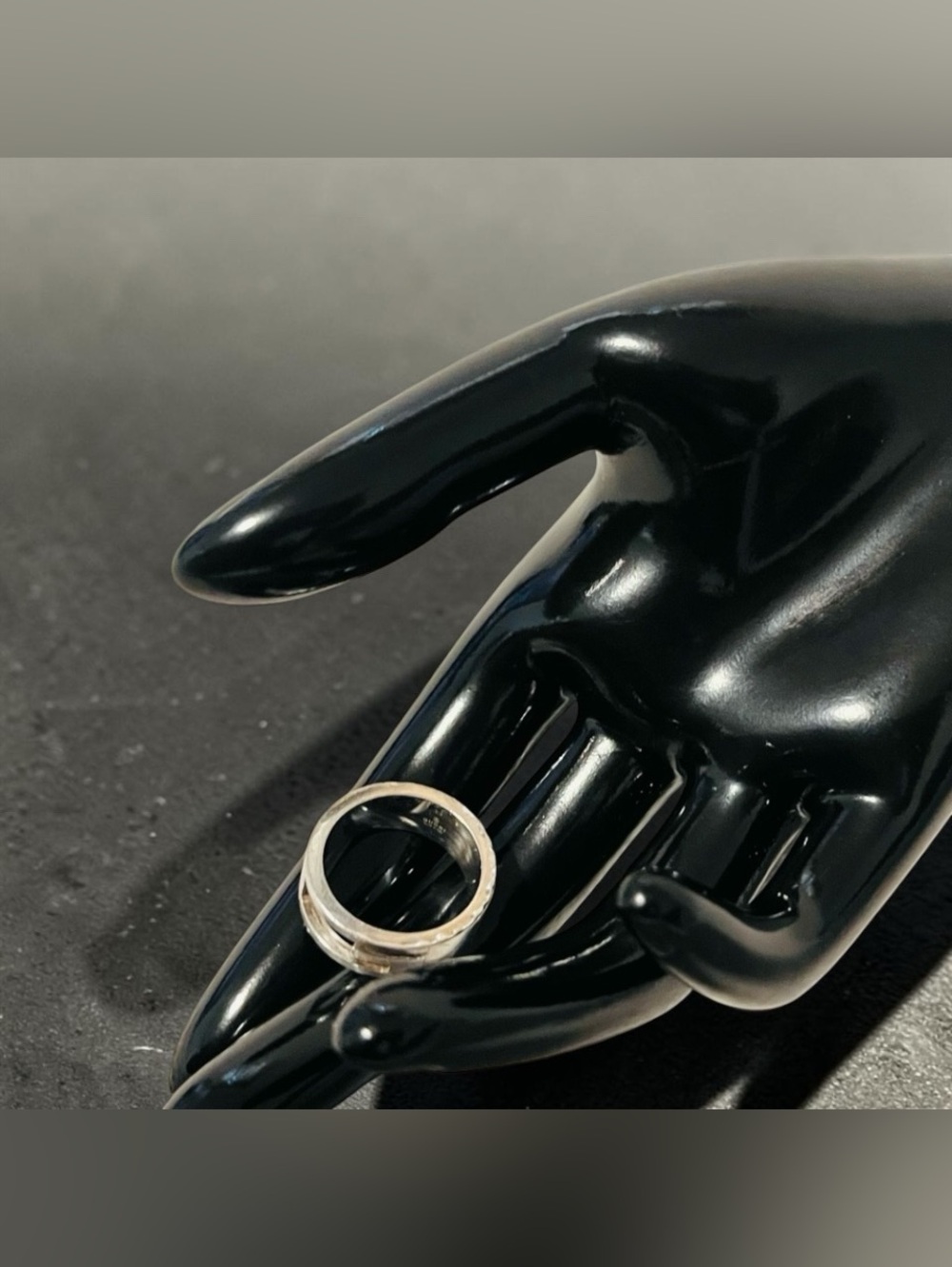 Gucci Cutout G Silver Ring - Picture 11 of 11